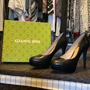Gianni Bini black platform stiletto heal